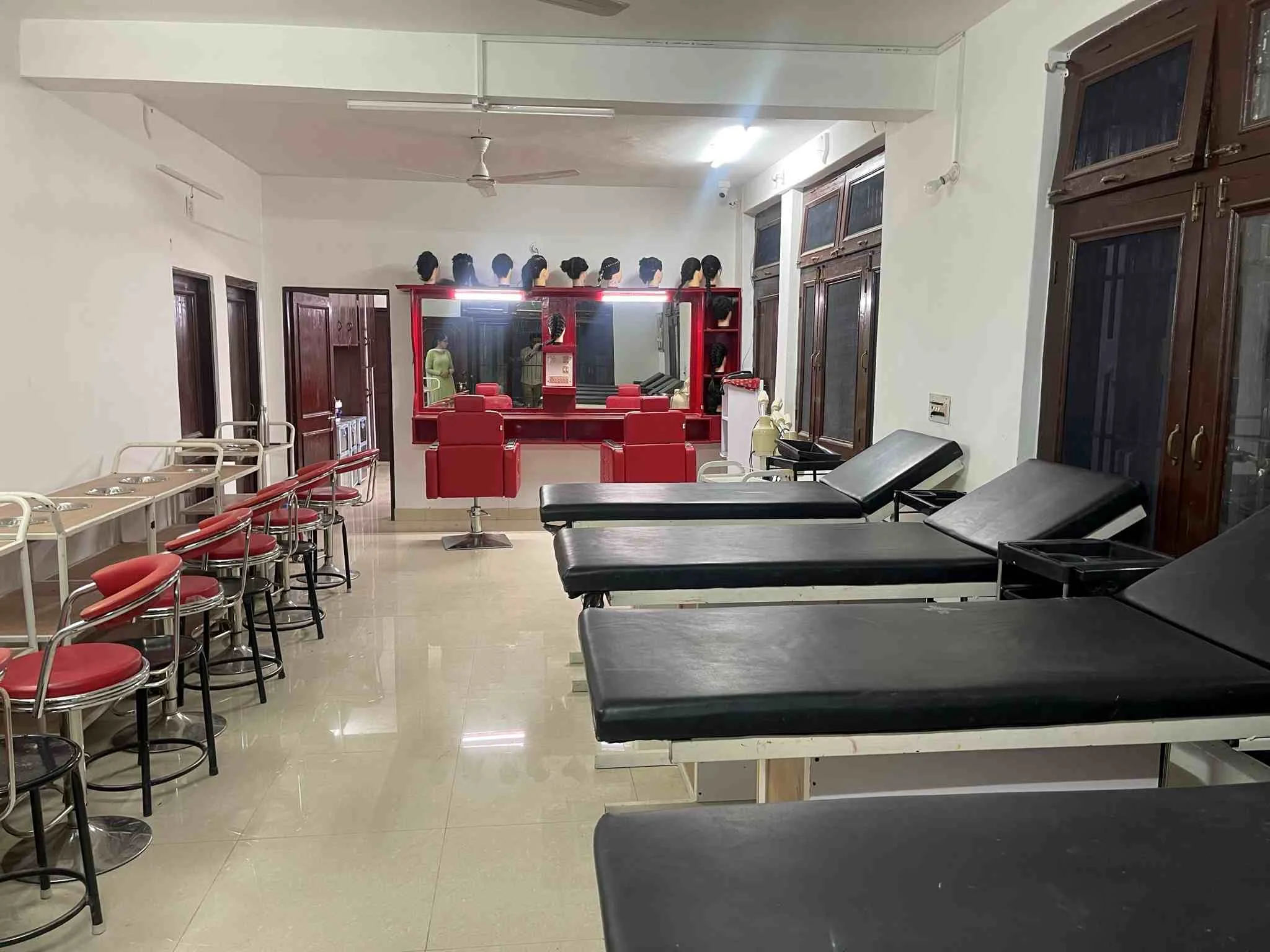 Well Mainained Beauty Lab-ITES Kullu